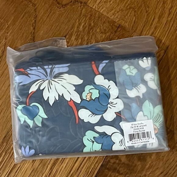 Vera Bradley Factory Style Zip ID Case and Lanyard in Floral Bursts NWT - Picture 2 of 3